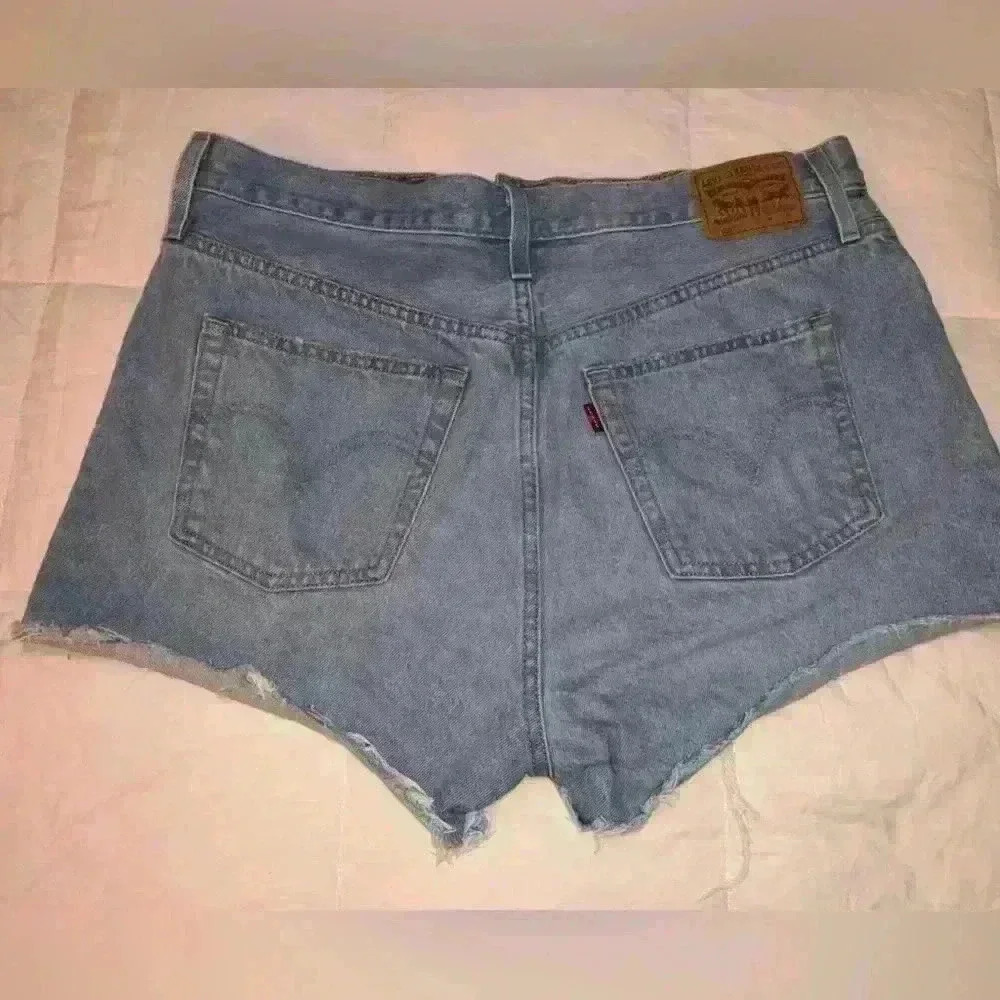 Levi’s denim shorts 501  size W34 - Picture 4 of 7